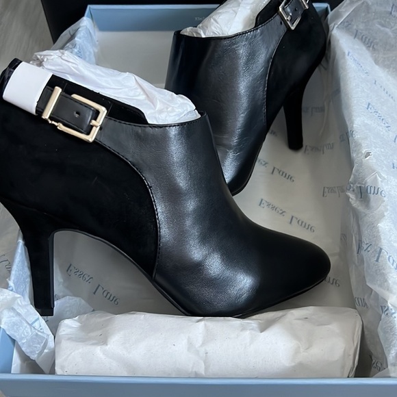 Jasmine suede & leather black buckled booties round toe - Picture 3 of 9